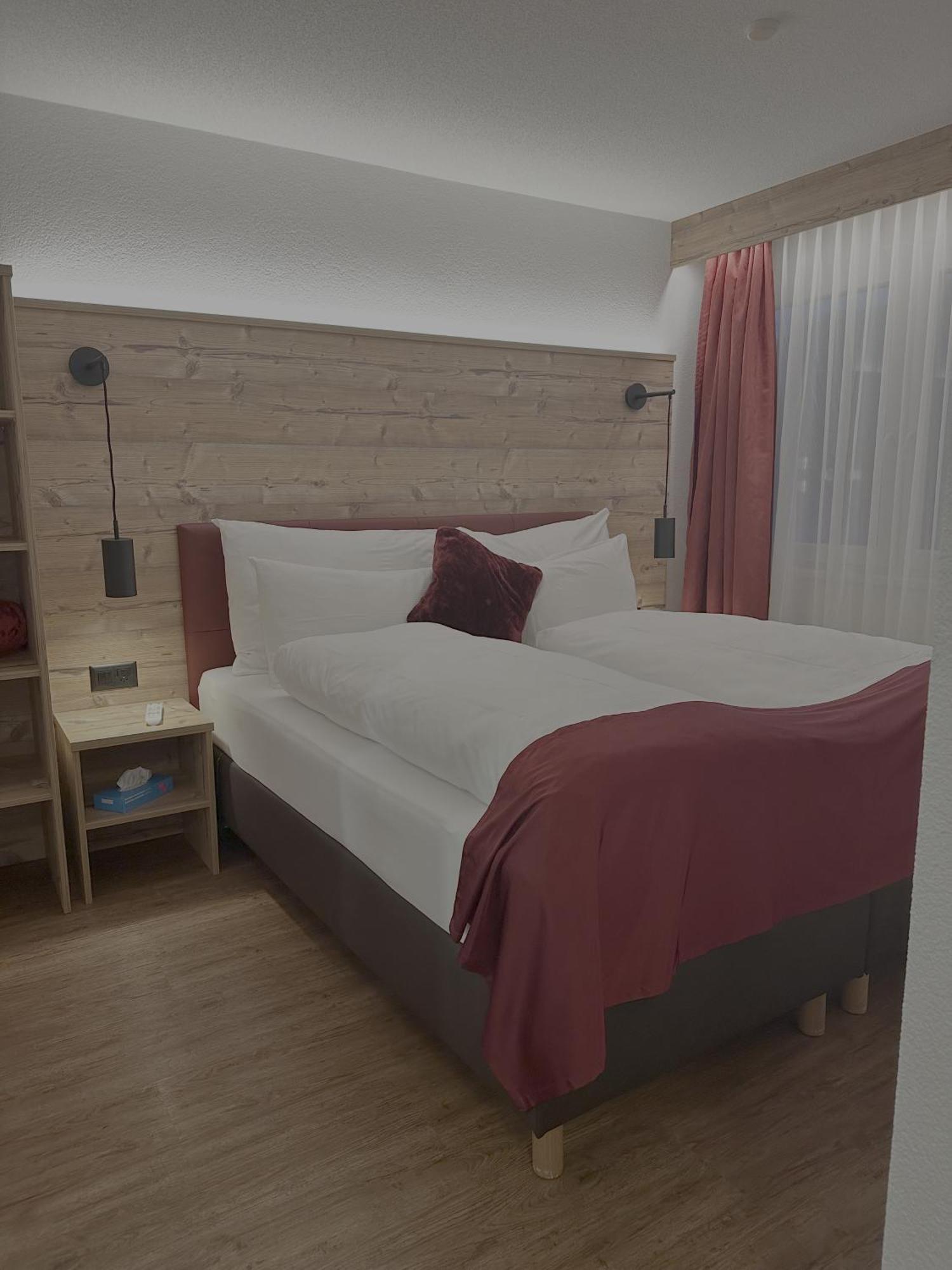 Therme 51° Hotel Physio & Spa Leukerbad Exterior photo